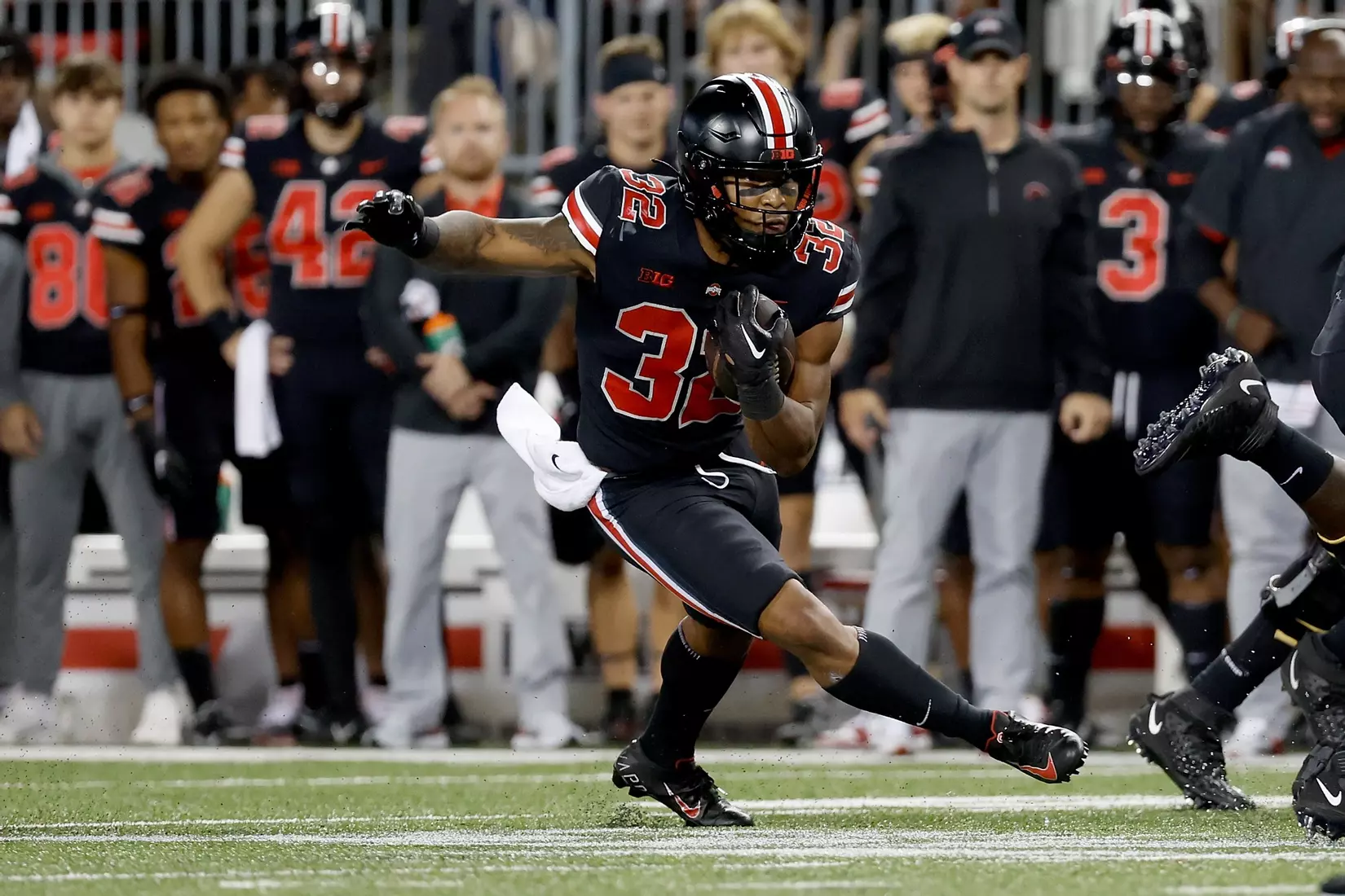 Serene Treveyon Henderson Scores His Second Td In As Many Drives On 'tnf' Vs. Jets Image in HD Serene Treveyon Henderson Scores His Second Td In As Many Drives On 'tnf' Vs. Jets Image in HD